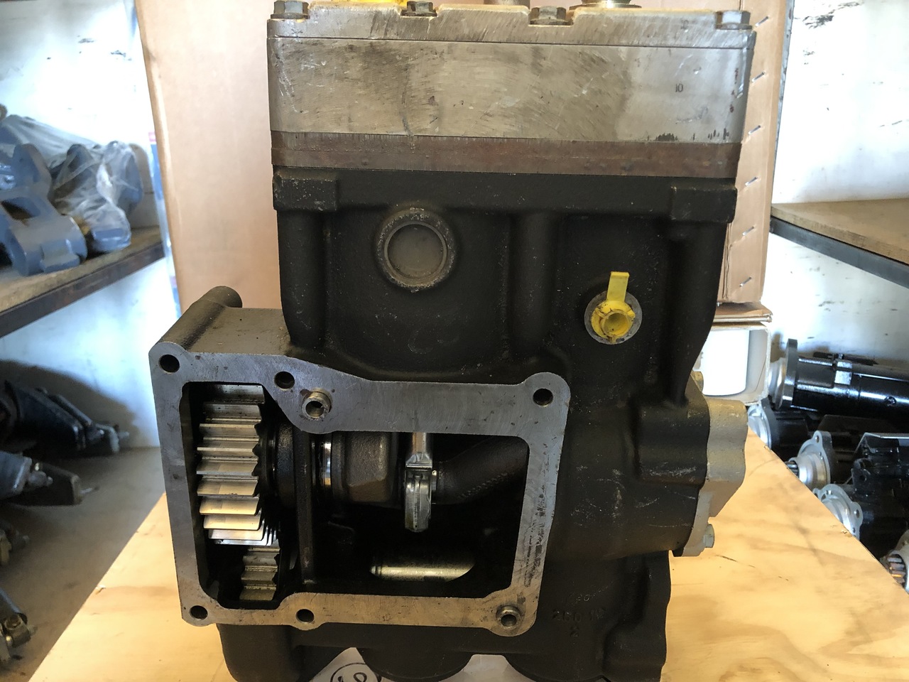 AIR COMPRESSOR MAN TGA 2 CYLINDERS MAN TGA - Compressor, sistema de ar comprimido de Caminhão: foto 2 AIR COMPRESSOR MAN TGA 2 CYLINDERS MAN TGA - Compressor, sistema de ar comprimido de Caminhão: foto 2