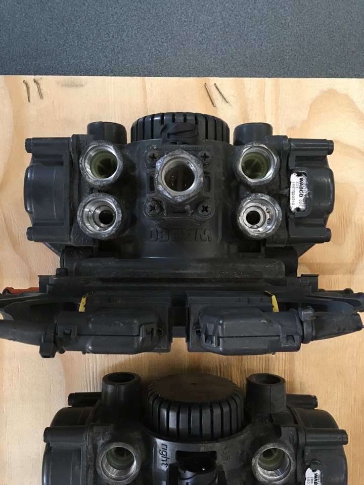 AXLE MODULATOR EPB-2 ACTROS-ATEGO - Peças de freio de Caminhão: foto 2 AXLE MODULATOR EPB-2 ACTROS-ATEGO - Peças de freio de Caminhão: foto 2