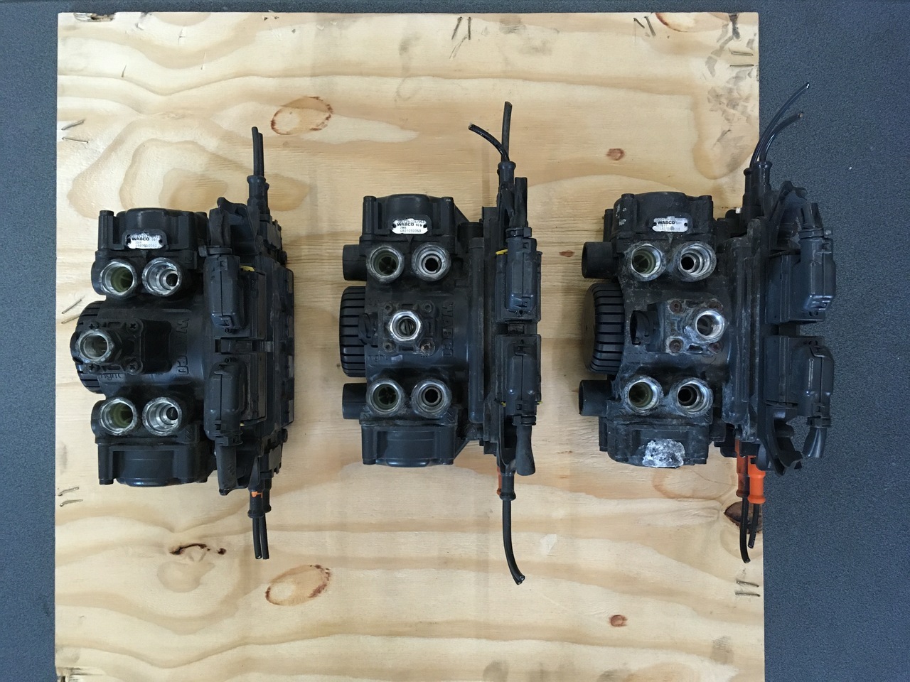 AXLE MODULATOR EPB-2 ACTROS-ATEGO - Peças de freio de Caminhão: foto 1 AXLE MODULATOR EPB-2 ACTROS-ATEGO - Peças de freio de Caminhão: foto 1