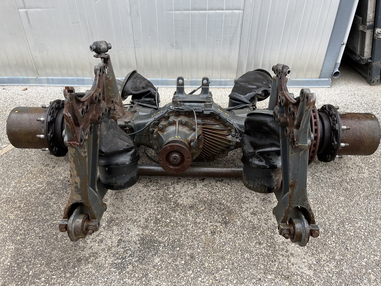 REAR AXLE WITH DIFFERENTIAL GEAR ,RATIO 29:24 - Diferencial de Caminhão: foto 1 REAR AXLE WITH DIFFERENTIAL GEAR ,RATIO 29:24 - Diferencial de Caminhão: foto 1