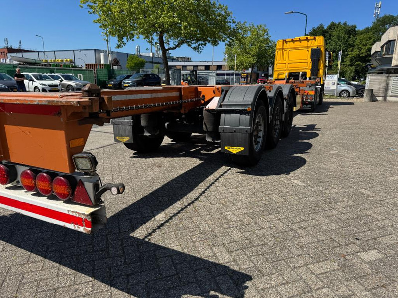 Broshuis MFCC container chassis Multi functioneel 2x 20 1x 30 1x 40 1x 45 saf assen uitschuifbaar tot 14,40 - Semireboque chassi: foto 3 Broshuis MFCC container chassis Multi functioneel 2x 20 1x 30 1x 40 1x 45 saf assen uitschuifbaar tot 14,40 - Semireboque chassi: foto 3