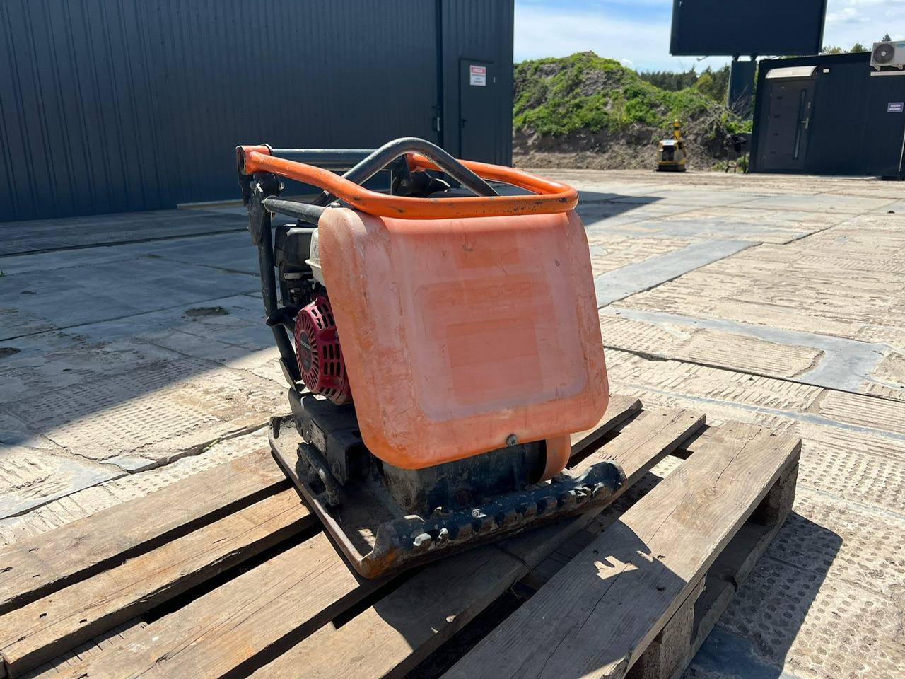 Zagęszczarka ALTRAD BELLE FC4000E PCX13/40 - Placas vibratórias: foto 3 Zagęszczarka ALTRAD BELLE FC4000E PCX13/40 - Placas vibratórias: foto 3