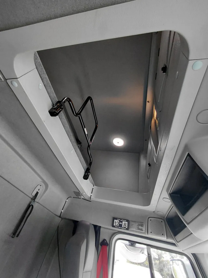 2017 Renault D12 4×2 Double Sleeper Curtainsider - Caminhão com lona: foto 3 2017 Renault D12 4×2 Double Sleeper Curtainsider - Caminhão com lona: foto 3