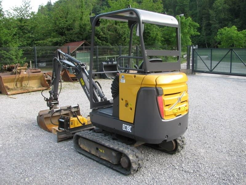 Volvo EC18C 3 žlice + kladivo Volvo HB02 - Mini escavadeira: foto 3 Volvo EC18C 3 žlice + kladivo Volvo HB02 - Mini escavadeira: foto 3