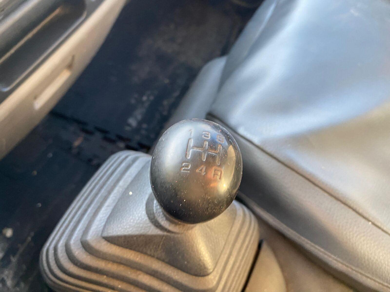 Caminhão, Caminhão grua Nissan Cabstar 35.12 - ISOLI PT 225 aerial working platform 22,5m - 3,5: foto 11 Caminhão, Caminhão grua Nissan Cabstar 35.12 - ISOLI PT 225 aerial working platform 22,5m - 3,5: foto 11