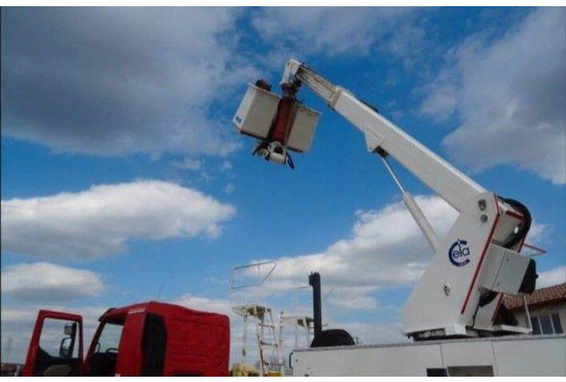 Renault KERAX 410.19 4x4 Emelőkosaras Cela 17m - Caminhão, Caminhão grua: foto 4 Renault KERAX 410.19 4x4 Emelőkosaras Cela 17m - Caminhão, Caminhão grua: foto 4