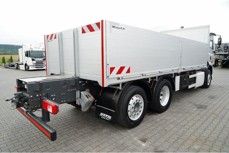 DAF CF 410 / 6x2 / BURTOWY / DO BUDOWLANKI / EURO 6 / OŚ PODNOSZONA - Camião de caixa aberta/ Plataforma: foto 4 DAF CF 410 / 6x2 / BURTOWY / DO BUDOWLANKI / EURO 6 / OŚ PODNOSZONA - Camião de caixa aberta/ Plataforma: foto 4