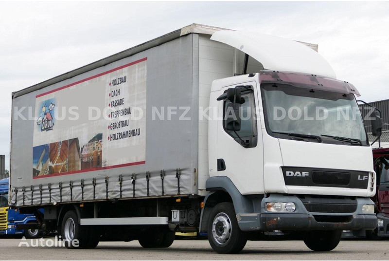 DAF LF 45.220 P+P + Tail lift - Caminhão com lona: foto 2 DAF LF 45.220 P+P + Tail lift - Caminhão com lona: foto 2