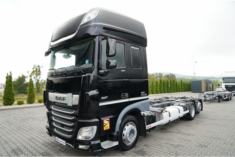 DAF XF 480 / BDF / 6X2 / SSC / I-PARK COOL / OŚ PODNOSZONA / PO KONT - Caminhão com lona: foto 2 DAF XF 480 / BDF / 6X2 / SSC / I-PARK COOL / OŚ PODNOSZONA / PO KONT - Caminhão com lona: foto 2