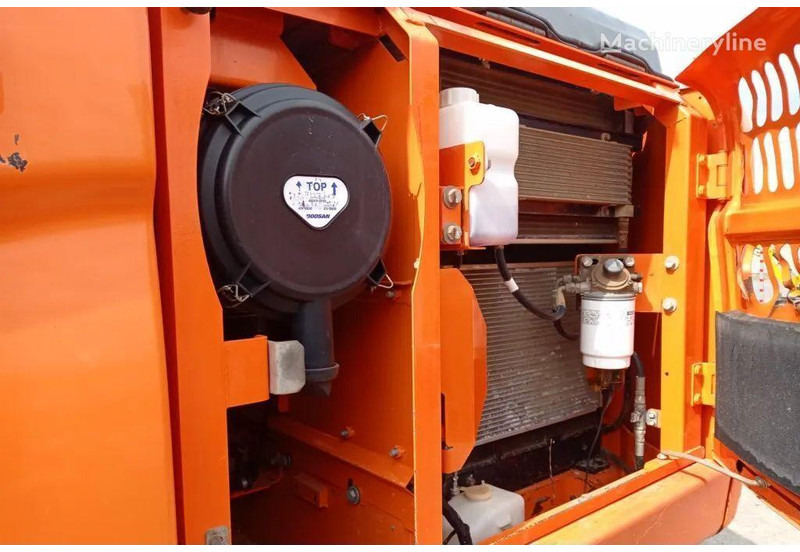 Escavadora de rastos Doosan DX 140 LC-3 Crawler excavator: foto 12