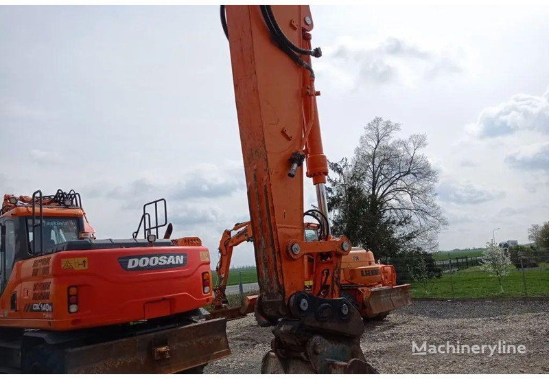 Escavadora de rastos Doosan DX 140 LC-3 Crawler excavator: foto 9