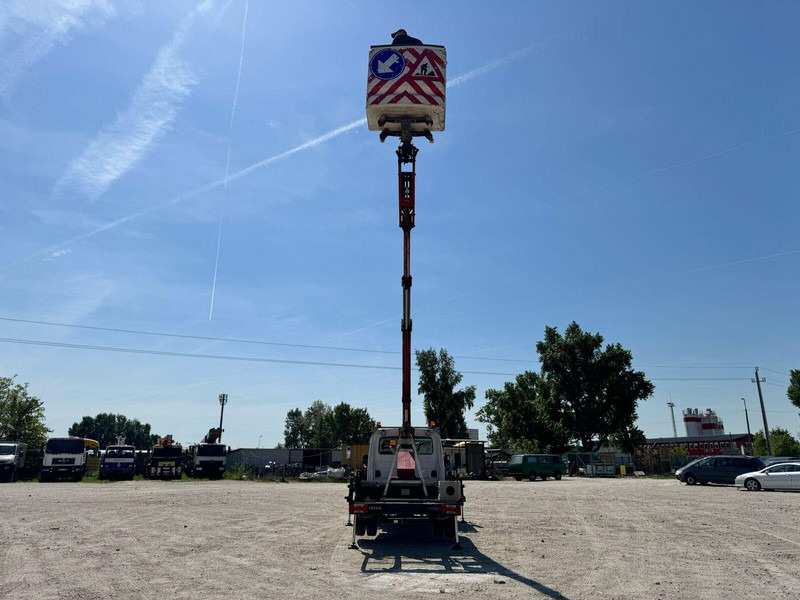 Iveco 35-140 S - Ruthmann 145TJ Lifting Basket - Caminhão com plataforma aérea: foto 5 Iveco 35-140 S - Ruthmann 145TJ Lifting Basket - Caminhão com plataforma aérea: foto 5