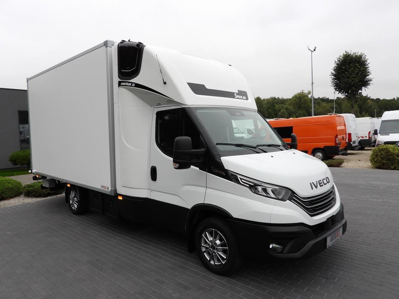 Iveco DAILY 35S18 KONTENER HI-MATIC WINDA 8 PALET TEMPOMAT NAWIGACJA L - Carrinha de contentor: foto 4 Iveco DAILY 35S18 KONTENER HI-MATIC WINDA 8 PALET TEMPOMAT NAWIGACJA L - Carrinha de contentor: foto 4