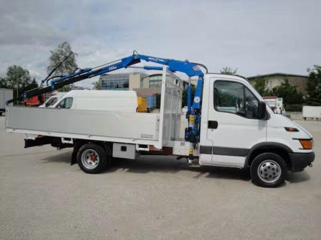 Iveco Daily 35C11 - flatbed+crane - Camião de caixa aberta/ Plataforma, Caminhão grua: foto 3 Iveco Daily 35C11 - flatbed+crane - Camião de caixa aberta/ Plataforma, Caminhão grua: foto 3