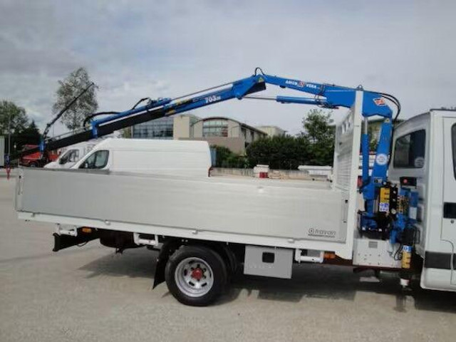 Iveco Daily 35C11 - flatbed+crane - Camião de caixa aberta/ Plataforma, Caminhão grua: foto 4 Iveco Daily 35C11 - flatbed+crane - Camião de caixa aberta/ Plataforma, Caminhão grua: foto 4