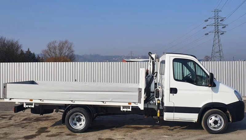Iveco Daily 35C13 Bonfiglioli P 2300 - Pritsche 4,3 m - Furgão caixa aberta: foto 4 Iveco Daily 35C13 Bonfiglioli P 2300 - Pritsche 4,3 m - Furgão caixa aberta: foto 4