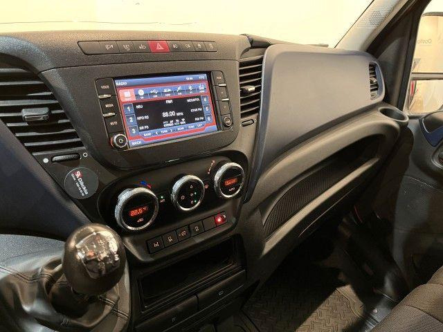 Furgão caixa aberta Iveco Daily 35C16 Flatbed + Crane HMF 252 T2: foto 12 Furgão caixa aberta Iveco Daily 35C16 Flatbed + Crane HMF 252 T2: foto 12