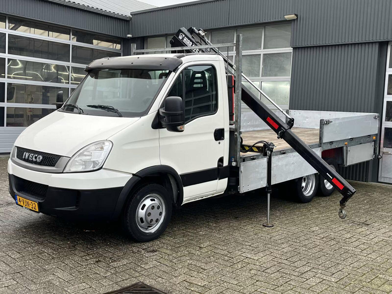 Iveco Daily 40C17 - Flatbed truck + crane - Furgão caixa aberta: foto 1 Iveco Daily 40C17 - Flatbed truck + crane - Furgão caixa aberta: foto 1