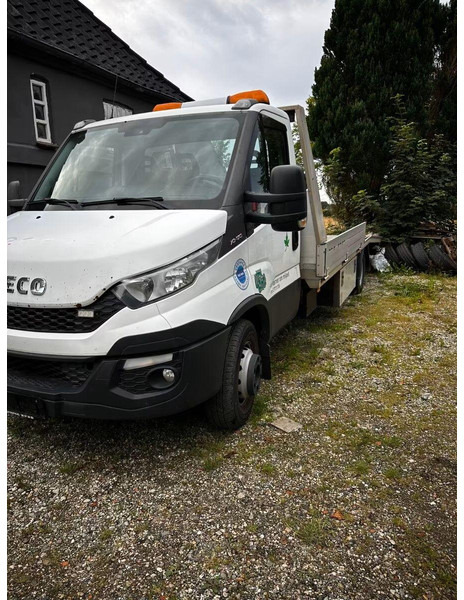 Iveco Daily 70C17 - Car transporter + crane - Caminhão transporte de veículos: foto 1 Iveco Daily 70C17 - Car transporter + crane - Caminhão transporte de veículos: foto 1