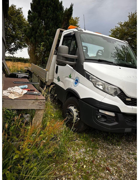 Iveco Daily 70C17 - Car transporter + crane - Caminhão transporte de veículos: foto 2 Iveco Daily 70C17 - Car transporter + crane - Caminhão transporte de veículos: foto 2