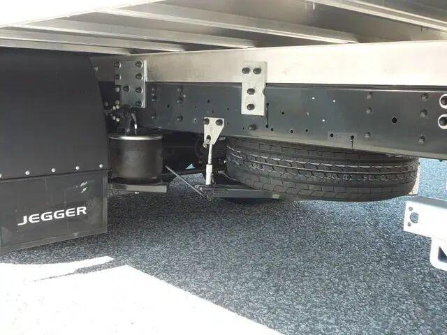 Caminhão furgão nuevo Iveco Daily 70C18 - Koffer+tail lift: foto 15