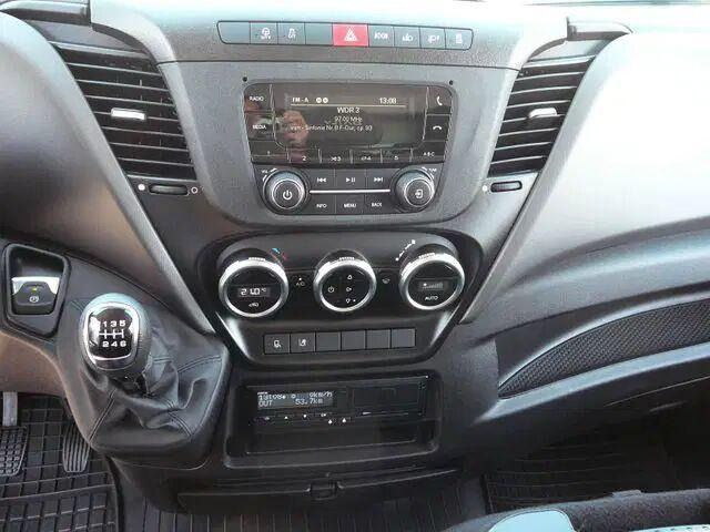 Caminhão furgão nuevo Iveco Daily 70C18 - Koffer+tail lift: foto 19