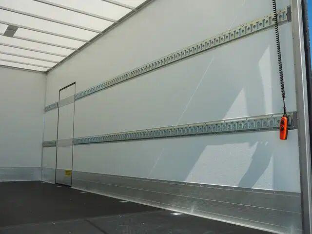 Caminhão furgão nuevo Iveco Daily 70C18 - Koffer+tail lift: foto 10