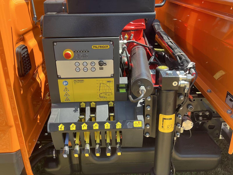 Iveco Daily 70C18H - Flatbed+crane - Camião de caixa aberta/ Plataforma, Caminhão grua: foto 3 Iveco Daily 70C18H - Flatbed+crane - Camião de caixa aberta/ Plataforma, Caminhão grua: foto 3