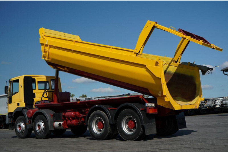 Iveco EUROTRAKKER 340 / 8x4 / TYLNOZSYPOWA / HYDROKLAPA / MANUAL - Caminhão basculante: foto 4 Iveco EUROTRAKKER 340 / 8x4 / TYLNOZSYPOWA / HYDROKLAPA / MANUAL - Caminhão basculante: foto 4