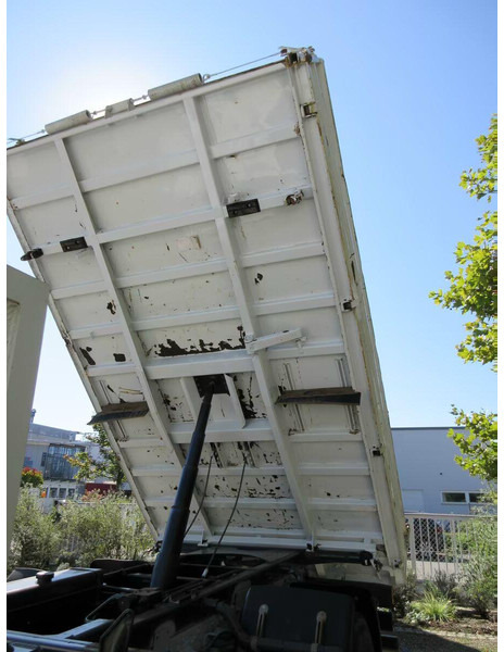 Iveco Eurocargo 120E25 - 3 way tipper - Caminhão basculante: foto 4 Iveco Eurocargo 120E25 - 3 way tipper - Caminhão basculante: foto 4