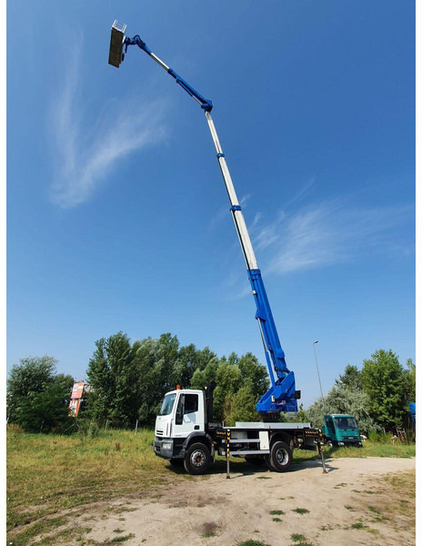 Iveco Eurocargo ML 180 E 24 - Bizocchi KJF 320 lifting basket 32 m - Caminhão com plataforma aérea: foto 4 Iveco Eurocargo ML 180 E 24 - Bizocchi KJF 320 lifting basket 32 m - Caminhão com plataforma aérea: foto 4