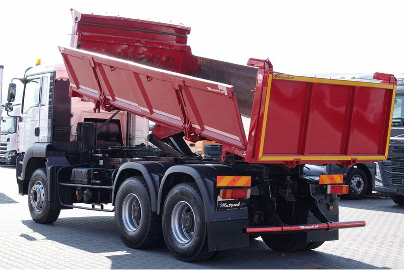 MAN TGA 33.390 / 6X4 / WYWROTKA 2 STRONNA / HYDROBURTA / MANUAL / SP - Caminhão basculante: foto 2 MAN TGA 33.390 / 6X4 / WYWROTKA 2 STRONNA / HYDROBURTA / MANUAL / SP - Caminhão basculante: foto 2