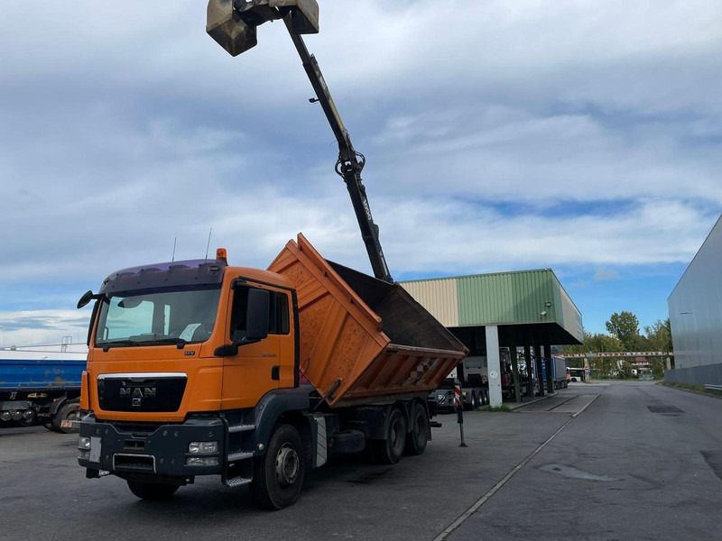 MAN TGS 26.360 Tipper + Crane Jonsered J 1090 - Caminhão basculante, Caminhão grua: foto 4 MAN TGS 26.360 Tipper + Crane Jonsered J 1090 - Caminhão basculante, Caminhão grua: foto 4