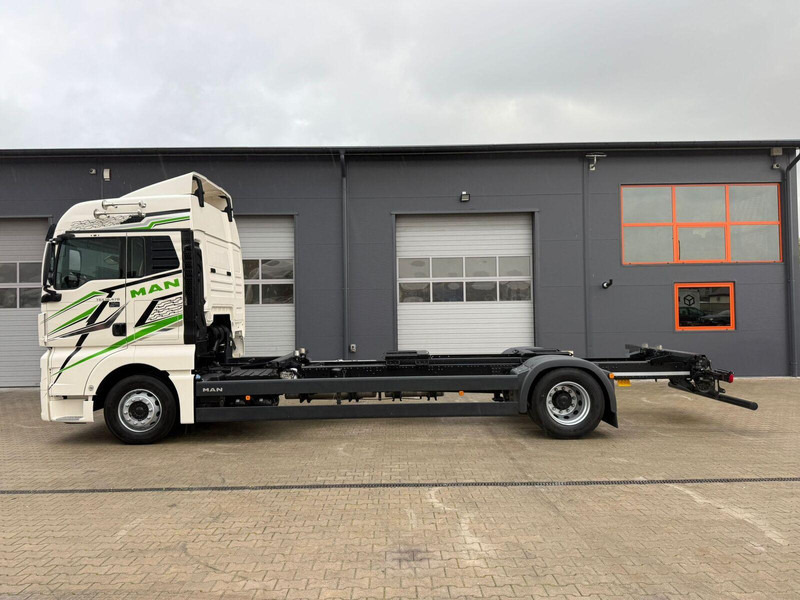MAN TGX 18.470 // Przebieg 252 tyś. km !!! // Ciężarówka jak nowa // - Caminhão chassi: foto 2 MAN TGX 18.470 // Przebieg 252 tyś. km !!! // Ciężarówka jak nowa // - Caminhão chassi: foto 2