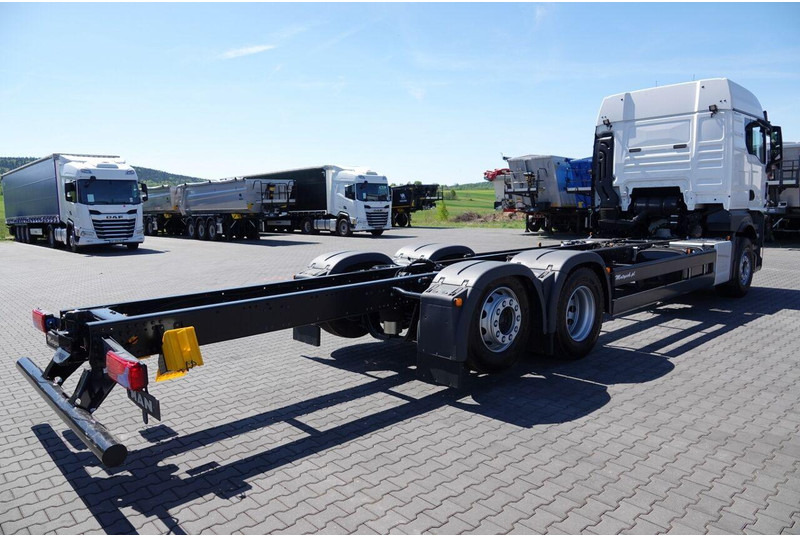 MAN TGX 26.520 / 6x2 / RAMA DŁ. 9,1M / OŚ PODNOSZONA / SKRĘTNA / DO - Caminhão chassi: foto 5 MAN TGX 26.520 / 6x2 / RAMA DŁ. 9,1M / OŚ PODNOSZONA / SKRĘTNA / DO - Caminhão chassi: foto 5