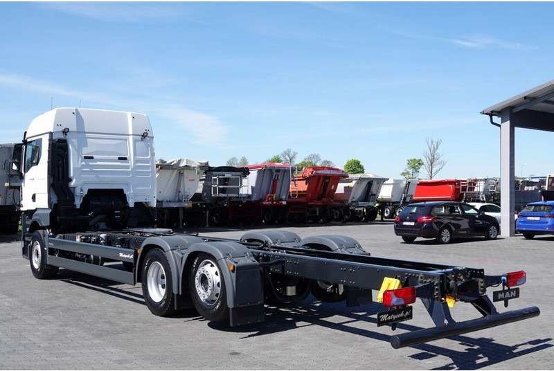 MAN TGX 26.520 / 6x2 / RAMA DŁ. 9,1M / OŚ PODNOSZONA / SKRĘTNA / DO - Caminhão chassi: foto 4 MAN TGX 26.520 / 6x2 / RAMA DŁ. 9,1M / OŚ PODNOSZONA / SKRĘTNA / DO - Caminhão chassi: foto 4