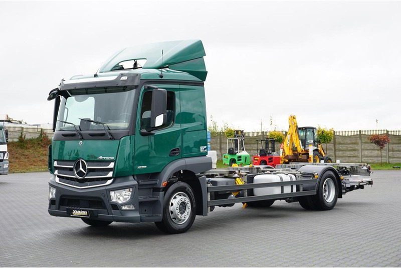 Mercedes-Benz 1833 / E 6 / BDF + WINDA / 7.15 , 7.45, 7.82 M / ŁAD. 9 610 KG - Caminhão chassi: foto 1 Mercedes-Benz 1833 / E 6 / BDF + WINDA / 7.15 , 7.45, 7.82 M / ŁAD. 9 610 KG - Caminhão chassi: foto 1