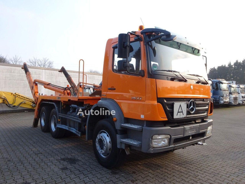Mercedes-Benz 2633 Axor - Skip loader - Caminhão multibenne: foto 4 Mercedes-Benz 2633 Axor - Skip loader - Caminhão multibenne: foto 4