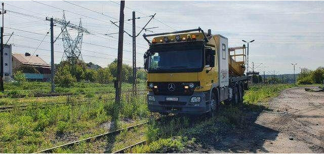 Mercedes-Benz 3344 SRT SCHÖRLING Road Rail Railway Zweiweg - Caminhão com plataforma aérea: foto 4 Mercedes-Benz 3344 SRT SCHÖRLING Road Rail Railway Zweiweg - Caminhão com plataforma aérea: foto 4