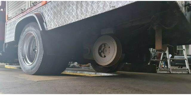 Mercedes-Benz 814 DHL ATLAS RAIL ROAD RAILWAY ZWEIWEG - Carro de bombeiro: foto 4 Mercedes-Benz 814 DHL ATLAS RAIL ROAD RAILWAY ZWEIWEG - Carro de bombeiro: foto 4