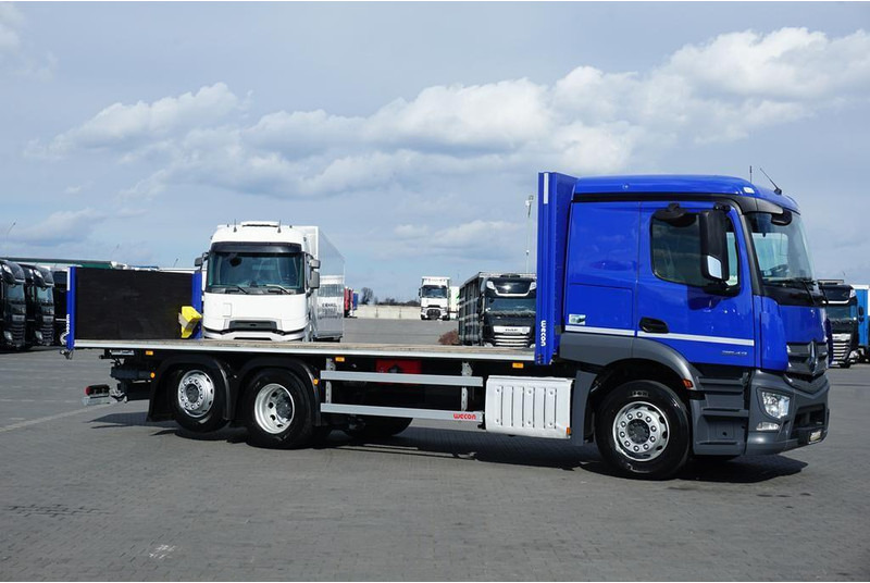 Mercedes-Benz ACTROS / 2543 / ACC / E 6 / PEŁNY ADR / PLATFORMA / ZAWIESIE POD - Camião de caixa aberta/ Plataforma: foto 4 Mercedes-Benz ACTROS / 2543 / ACC / E 6 / PEŁNY ADR / PLATFORMA / ZAWIESIE POD - Camião de caixa aberta/ Plataforma: foto 4