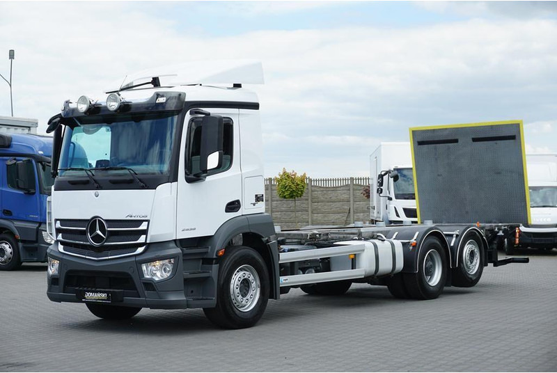 Mercedes-Benz ANTOS / 2535 / ACC / E 6 / BDF + WINDA / 7.15 , 7.45, 7.82 M / O - Caminhão transportador de contêineres/ Caixa móvel: foto 2 Mercedes-Benz ANTOS / 2535 / ACC / E 6 / BDF + WINDA / 7.15 , 7.45, 7.82 M / O - Caminhão transportador de contêineres/ Caixa móvel: foto 2