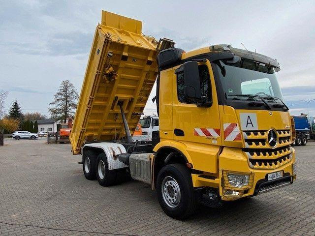 Mercedes-Benz AROCS 2648 - Caminhão basculante: foto 2 Mercedes-Benz AROCS 2648 - Caminhão basculante: foto 2