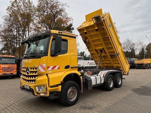 Mercedes-Benz AROCS 2648 - Caminhão basculante: foto 1 Mercedes-Benz AROCS 2648 - Caminhão basculante: foto 1