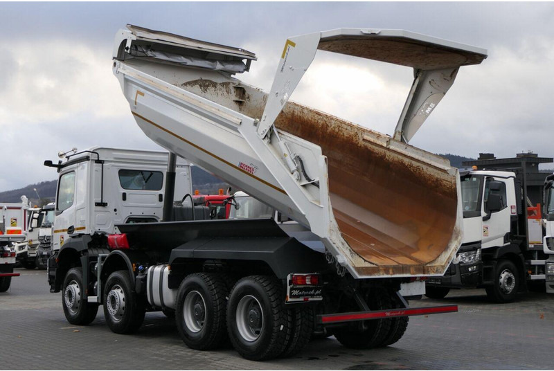 Mercedes-Benz AROCS 3246 / 8x4 / WYWROTKA / TYLNOZSYP / EURO 6 / OPONY 100 % - Caminhão basculante: foto 3 Mercedes-Benz AROCS 3246 / 8x4 / WYWROTKA / TYLNOZSYP / EURO 6 / OPONY 100 % - Caminhão basculante: foto 3