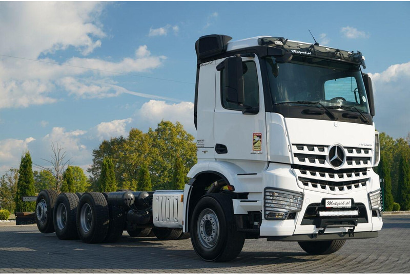 Mercedes-Benz AROCS 3248 / 8X4 / TRIDEM / RAMA POD ZABUDOWE 8 M / OŚ SKRETNA I - Caminhão chassi: foto 1 Mercedes-Benz AROCS 3248 / 8X4 / TRIDEM / RAMA POD ZABUDOWE 8 M / OŚ SKRETNA I - Caminhão chassi: foto 1