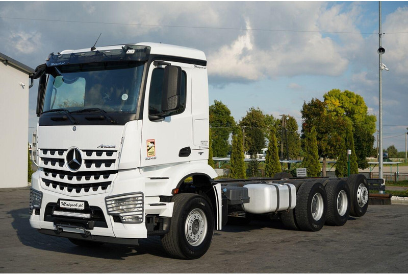 Mercedes-Benz AROCS 3248 / 8X4 / TRIDEM / RAMA POD ZABUDOWE 8 M / OŚ SKRETNA I - Caminhão chassi: foto 3 Mercedes-Benz AROCS 3248 / 8X4 / TRIDEM / RAMA POD ZABUDOWE 8 M / OŚ SKRETNA I - Caminhão chassi: foto 3