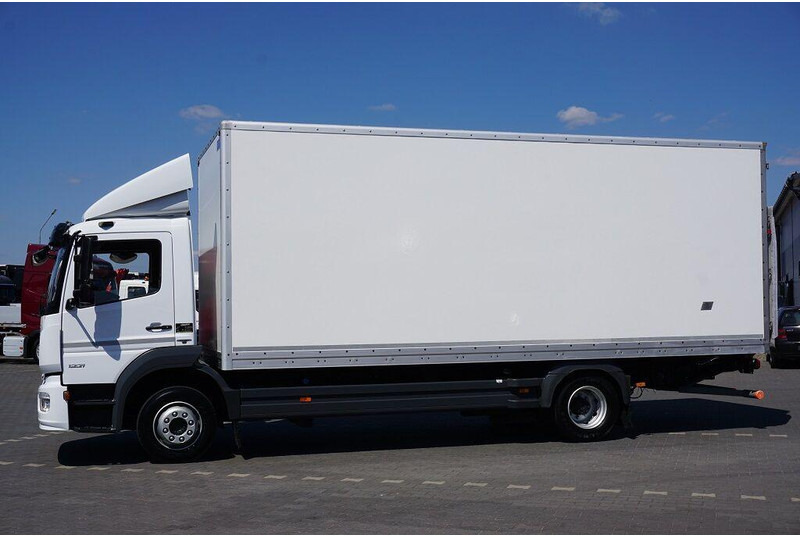 Mercedes-Benz ATEGO / 1221 / ACC / EURO 6 / KONTENER + WINDA / 17 PALET - Caminhão furgão: foto 3 Mercedes-Benz ATEGO / 1221 / ACC / EURO 6 / KONTENER + WINDA / 17 PALET - Caminhão furgão: foto 3