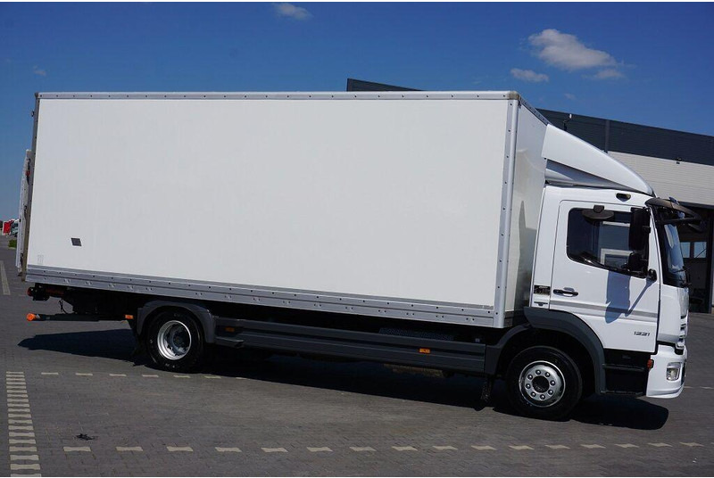 Mercedes-Benz ATEGO / 1221 / ACC / EURO 6 / KONTENER + WINDA / 17 PALET - Caminhão furgão: foto 4 Mercedes-Benz ATEGO / 1221 / ACC / EURO 6 / KONTENER + WINDA / 17 PALET - Caminhão furgão: foto 4