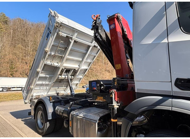 Caminhão basculante, Caminhão grua Mercedes-Benz Arocs 1840 - 3 way tipper truck + crane: foto 13